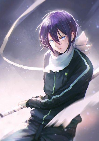 Anime picture 835x1181 with noragami studio bones yato (noragami) wallace (artist) single tall image fringe short hair blue eyes holding looking away purple hair head tilt multicolored hair gradient hair fighting stance serious boy uniform bandage (bandages)