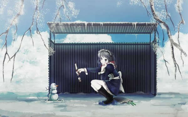 Anime picture 3616x2261 with touhou izayoi sakuya gan ma single long hair highres smile sitting looking away absurdres grey hair maid grey eyes outstretched arm winter snow squat pale skin bare tree girl