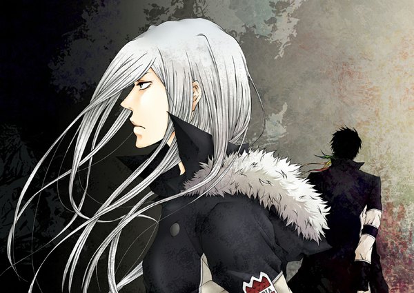 Anime picture 1024x727 with katekyou hitman reborn superbi squalo xanxus long hair short hair blue eyes black hair simple background white hair very long hair profile from behind back boy hood feather (feathers) collar coat trench coat