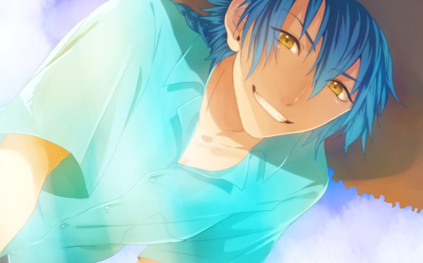 Anime picture 998x622 with dramatical murder nitro+chiral aoba (dmmd) yuta arata single long hair looking at viewer fringe smile hair between eyes wide image yellow eyes blue hair sky braid (braids) sunlight leaning leaning forward open collar sunbeam