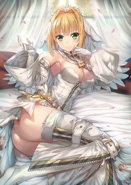Anime picture 700x990 with fate (series) fate/grand order fate/extra nero claudius (fate) (all) nero claudius (bride) (fate) luzi (coffee-straw-luzi) single tall image looking at viewer blush fringe short hair breasts light erotic blonde hair smile large breasts bare shoulders green eyes cleavage