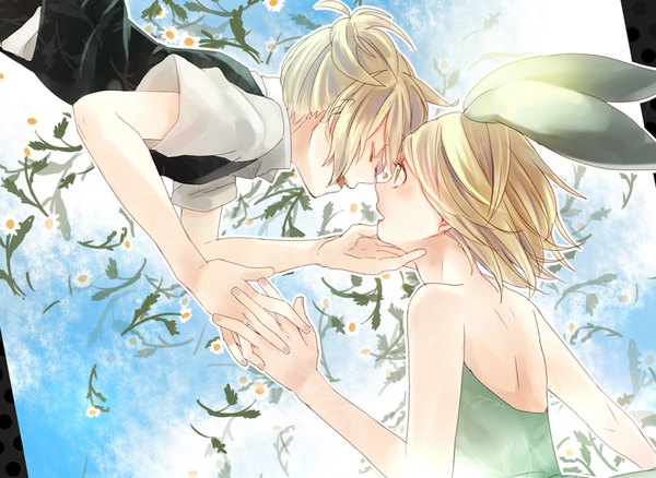 Anime picture 1280x935 with vocaloid kagamine rin kagamine len kuronyanko blush short hair open mouth blonde hair bare shoulders green eyes sky cloud (clouds) ponytail eyes closed profile couple back holding hands face to face twins