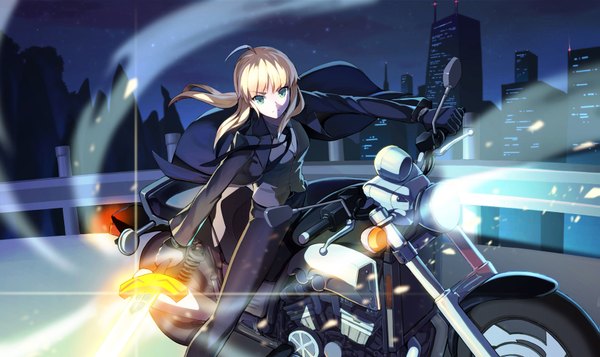 Anime picture 1679x1000 with fate (series) fate/stay night fate/zero artoria pendragon (all) saber vmax-ver (a3eilm2s2y) single long hair blonde hair wide image green eyes ahoge night night sky city magic mountain glowing weapon girl gloves