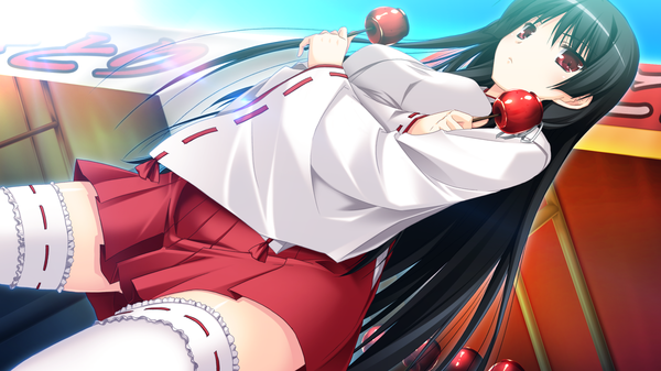 Anime picture 2560x1440 with shinigami no testament ichinose yua makita maki long hair highres black hair red eyes wide image game cg miko girl thighhighs skirt miniskirt white thighhighs food candy apple