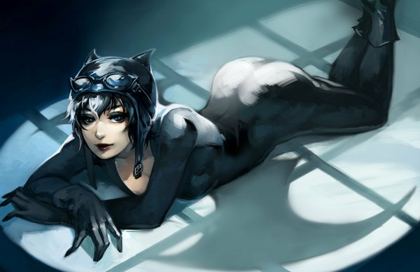 Anime picture 1024x663 with dc comics cat woman selina kyle ippus single looking at viewer black hair lying lipstick on stomach makeup goggles on head girl bodysuit goggles