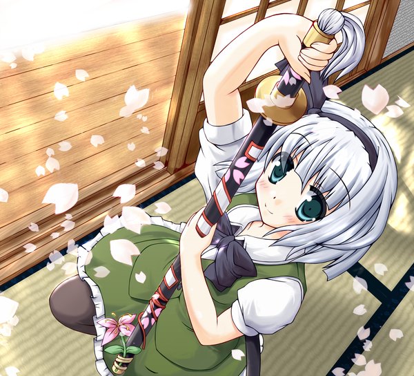 Anime picture 1350x1225 with touhou konpaku youmu hiiragi tomoka short hair green eyes white hair girl skirt bow weapon petals sword hairband skirt set