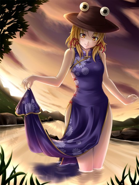 Anime picture 900x1200 with touhou moriya suwako mochi.f single tall image short hair blonde hair yellow eyes sky cloud (clouds) evening chinese clothes sunset river girl ribbon (ribbons) hat water chinese dress