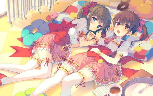 Anime picture 1920x1200 with berry's houkou yuuka tatsumi wakaba reia looking at viewer blush highres short hair open mouth blue eyes brown hair twintails multiple girls brown eyes lying on back short twintails girl thighhighs dress