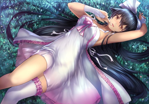 Anime picture 935x650 with flower knight girl tsukimisou (flower knight girl) murano (ursa polaris) single long hair looking at viewer blush open mouth black hair brown eyes lying girl thighhighs plant (plants) white thighhighs grass sundress single thighhigh