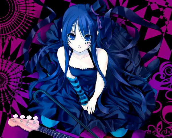 Anime picture 1280x1024 with k-on! kyoto animation akiyama mio single long hair blush open mouth blue eyes bare shoulders blue hair from above kneeling facial mark checkered floor checkered girl dress hair ornament ribbon (ribbons) hat