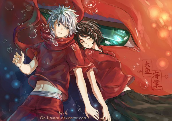 Anime picture 1272x900 with big fish and begonia chun qiu gin-uzumaki short hair brown hair brown eyes green eyes signed looking away eyes closed grey hair inscription short sleeves couple floating hair watermark underwater head on another's shoulder girl