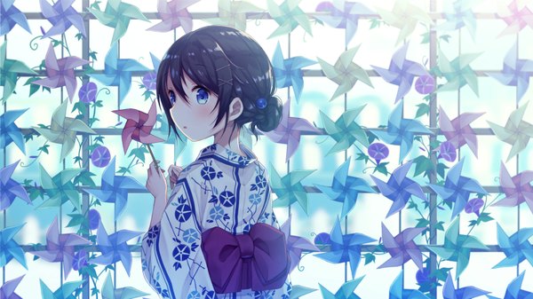 Anime picture 1646x926 with original warabimochi kinako single blush fringe short hair blue eyes black hair hair between eyes wide image holding looking away traditional clothes parted lips japanese clothes looking back from behind wide sleeves :o hair bun (hair buns)
