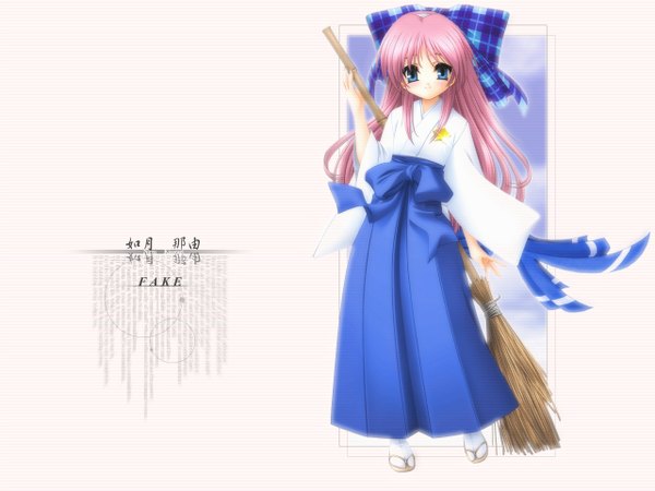 Anime picture 1280x960 with fake (game) kisaragi nayu senomoto hisashi single long hair looking at viewer fringe blue eyes standing white background holding pink hair full body long sleeves japanese clothes arm up light smile inscription wide sleeves miko