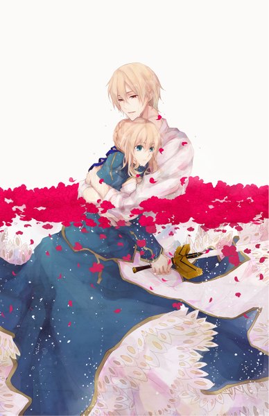 Anime picture 825x1275 with fate (series) fate/stay night type-moon artoria pendragon (all) saber gilgamesh (fate) kutsumura tall image fringe short hair blue eyes simple background blonde hair red eyes white background holding ahoge light smile hug girl