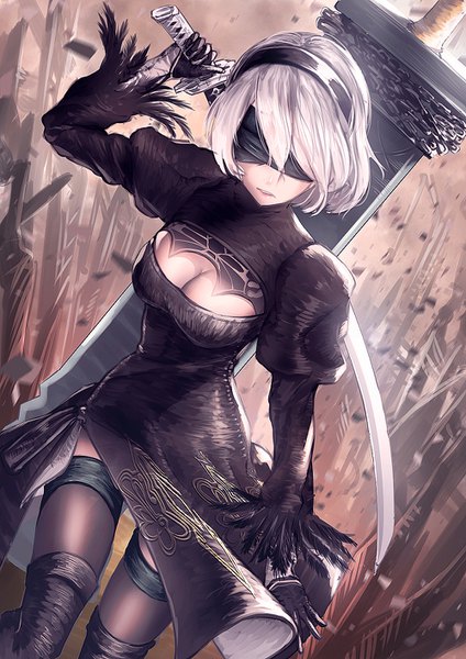 Anime-Bild 1000x1414 mit nier nier:automata yorha no. 2 type b smile (qd4nsvik) single tall image fringe short hair breasts light erotic black hair holding silver hair long sleeves parted lips arm up puffy sleeves side slit blindfold girl