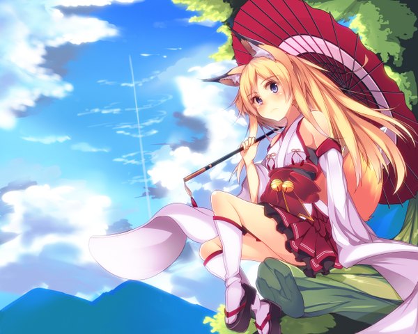 Anime picture 1280x1024 with original mikususannda single long hair looking at viewer blue eyes blonde hair sitting animal ears sky cloud (clouds) tail traditional clothes animal tail fox ears fox tail miko tree sitting girl skirt