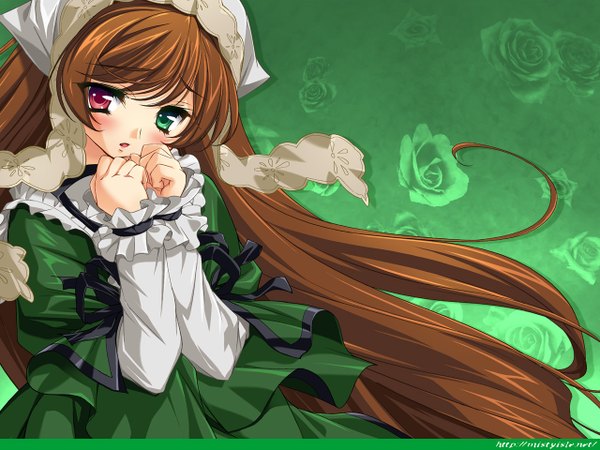 Anime picture 1280x960 with rozen maiden suiseiseki sorimura youji single long hair looking at viewer blush open mouth red eyes brown hair green eyes signed heterochromia green background girl dress flower (flowers) headdress rose (roses) green dress