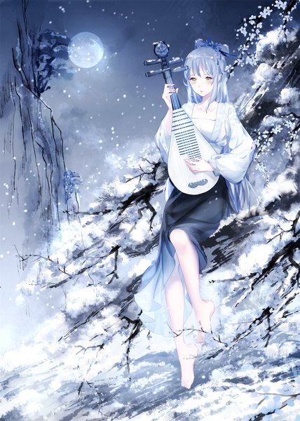 Anime picture 1215x1701 with vocaloid vocaloid china luo tianyi yu jiu single long hair tall image blush fringe green eyes looking away silver hair bent knee (knees) outdoors long sleeves barefoot night bare legs night sky snowing