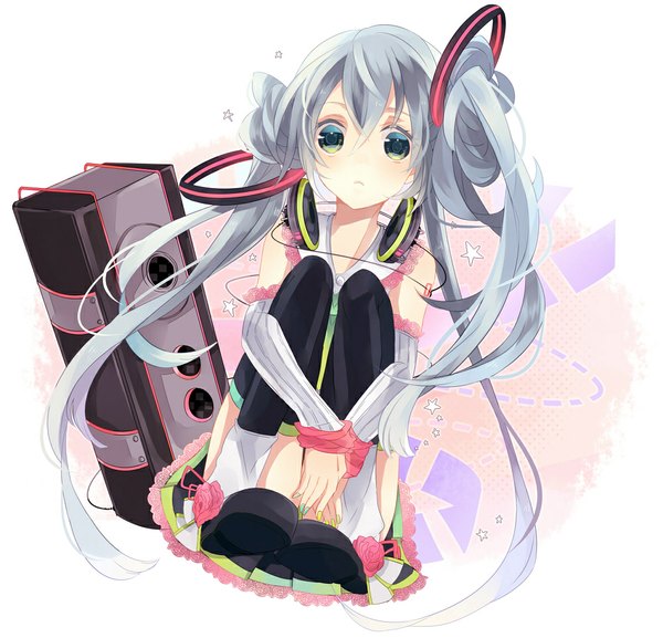 Anime picture 1000x963 with vocaloid hatsune miku chidori (@rom) long hair simple background twintails green eyes silver hair girl thighhighs hair ornament black thighhighs detached sleeves headphones