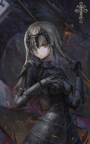 イラスト 798x1279 と Fateシリーズ fate/grand order fate/apocrypha jeanne d'arc (fate) (all) ジャンヌ・オルタ 天琊悲鸣 ソロ 長身像 カメラ目線 前髪 短い髪 おっぱい hair between eyes holding grey hair grey background teeth grey eyes lipstick mouth hold