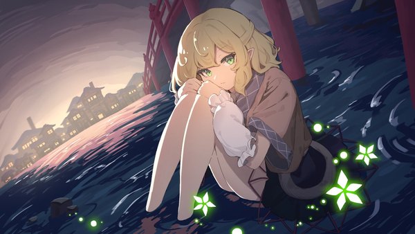 Anime picture 1280x720 with touhou mizuhashi parsee garasuno single fringe short hair blonde hair hair between eyes wide image sitting green eyes ass outdoors pointy ears bare legs partially submerged city cityscape half updo girl