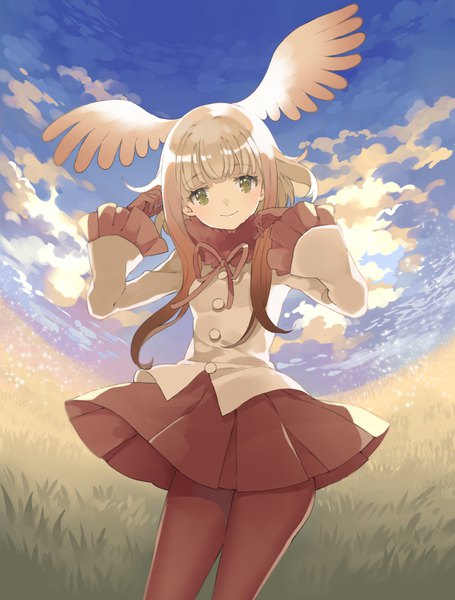 Anime picture 700x923 with kemono friends crested ibis (kemono friends) shiosoda single long hair tall image looking at viewer fringe smile brown eyes sky cloud (clouds) white hair red hair blunt bangs pleated skirt multicolored hair two-tone hair head wings girl
