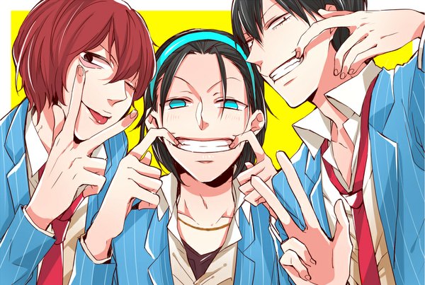 Anime picture 899x604 with yowamushi pedal toudou jinpachi arakita yasutomo shinkai hayato yomimatigai looking at viewer blush short hair black hair smile red eyes red hair aqua eyes multiple boys border victory open collar yellow background fingersmile boy