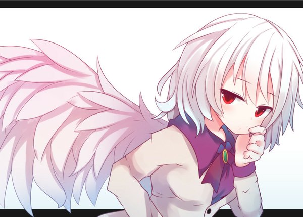 Anime picture 839x600 with touhou kishin sagume beni shake single blush fringe short hair simple background red eyes white background looking away white hair single wing girl wings brooch