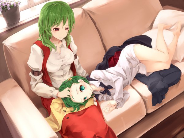 Anime picture 1600x1200 with touhou kazami yuuka wriggle nightbug asutora looking at viewer blush short hair light erotic smile red eyes multiple girls lying parted lips aqua eyes green hair from above embarrassed puffy sleeves looking down on side