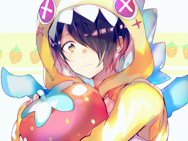 Anime picture 800x600 with ensemble stars! sengoku shinobu poni (rito) single looking at viewer fringe short hair black hair yellow eyes upper body hair over one eye cute boy toy stuffed toy pajamas strawberry kigurumi