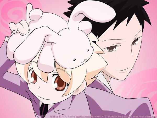 Anime picture 1024x768 with ouran high school host club studio bones haninozuka mitsukuni morinozuka takashi short hair black hair blonde hair smile brown eyes looking back back to back boy uniform school uniform necktie toy stuffed animal bunny stuffed rabbit