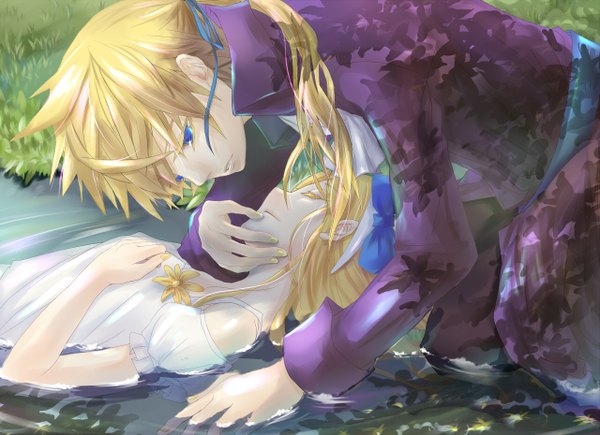 Anime picture 1280x930 with vocaloid kagamine rin kagamine len inu tamakin (artist) blue eyes blonde hair shadow couple girl boy ribbon (ribbons) hair ribbon water