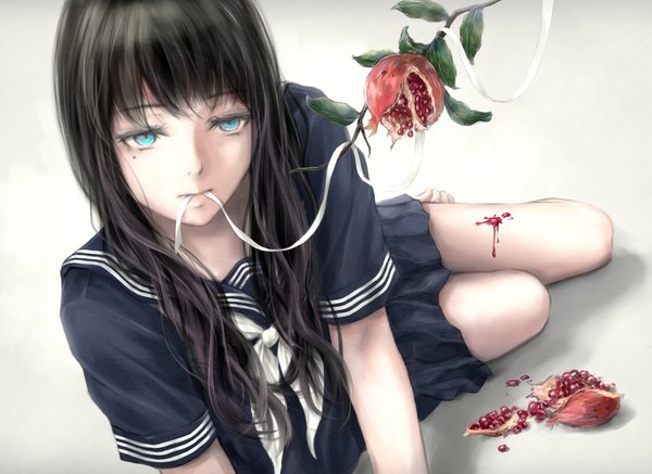 Anime picture 1000x729 with original nuwanko single long hair blue eyes black hair simple background white background sitting holding bent knee (knees) barefoot lips mole arm support bare legs shadow short sleeves mole under eye mouth hold