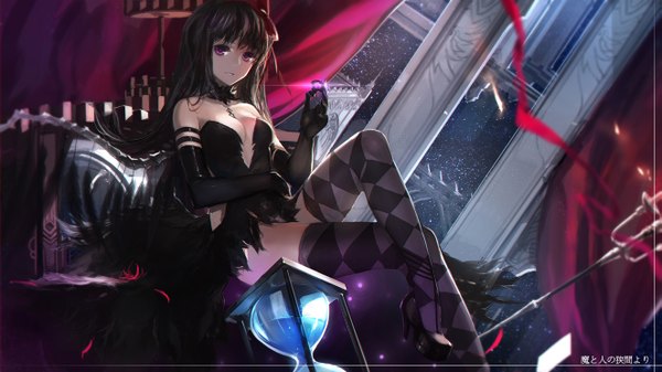 Anime picture 1323x744 with mahou shoujo madoka magica shaft (studio) akemi homura akuma homura swd3e2 single long hair looking at viewer black hair wide image sitting bare shoulders bent knee (knees) pink eyes light smile zettai ryouiki crossed legs shiny girl thighhighs