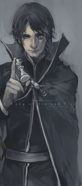 Anime picture 1000x2243 with a song of ice and fire petyr baelish wavesheep single tall image looking at viewer short hair black hair simple background green eyes grey background boy cloak beard chess