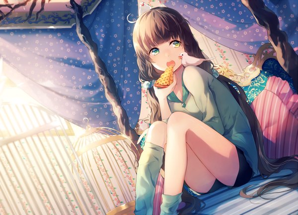 Anime picture 1000x720 with original achiki single long hair fringe open mouth brown hair sitting twintails green eyes looking away ahoge bent knee (knees) indoors aqua eyes sunlight heterochromia floral print light eating