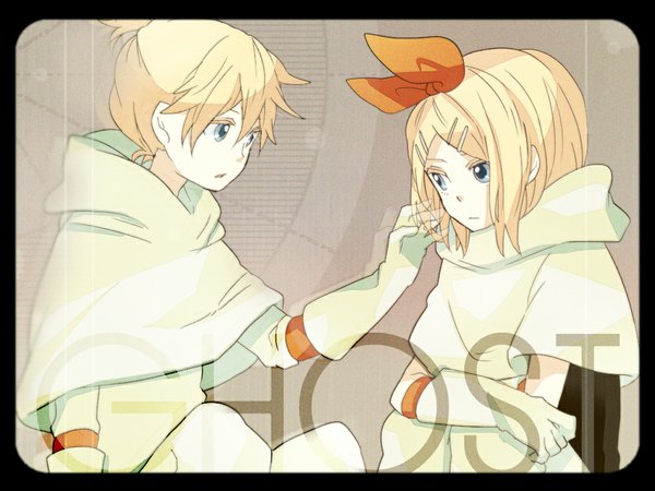 Anime picture 1000x750 with vocaloid kagamine rin kagamine len tama (songe) short hair blue eyes simple background blonde hair sitting grey background couple border twins girl boy gloves hair ornament bow hair bow elbow gloves