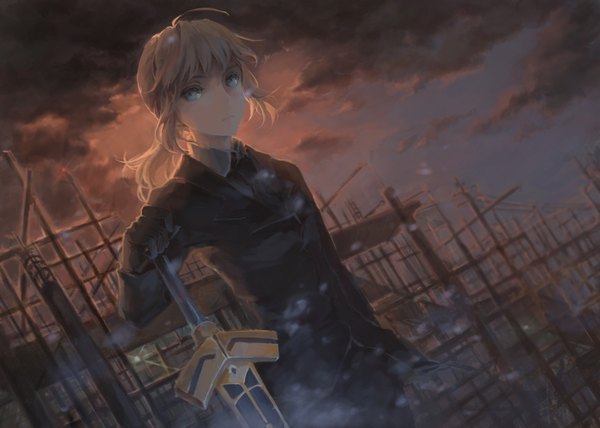 Anime picture 3500x2500 with fate (series) fate/stay night artoria pendragon (all) saber jlien- single fringe highres short hair blue eyes blonde hair standing holding payot looking away absurdres sky ahoge serious fog