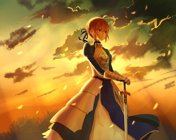 Anime picture 1800x1440 with fate (series) fate/stay night type-moon artoria pendragon (all) saber lan jue single fringe highres short hair blue eyes blonde hair standing holding looking away sky cloud (clouds) ahoge outdoors braid (braids)
