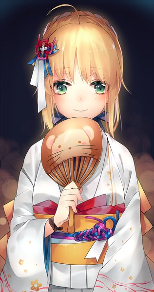 Anime picture 1474x2800 with fate (series) fate/grand order fate/stay night artoria pendragon (all) saber ichinose rei ichinosenen single tall image looking at viewer blush fringe short hair blonde hair smile holding green eyes upper body ahoge braid (braids)
