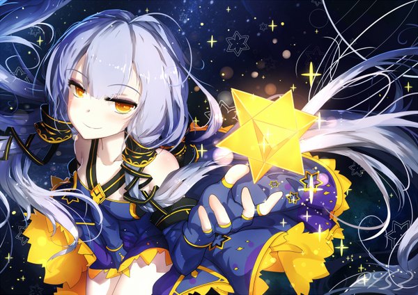 Anime picture 1450x1025 with vocaloid xingchen qys3 single looking at viewer fringe breasts smile hair between eyes standing signed yellow eyes silver hair ahoge blunt bangs very long hair head tilt from above sparkle shadow