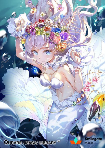 イラスト 600x840 と qurare: magic library gilse ソロ 長髪 長身像 カメラ目線 青い目 cleavage white hair parted lips hair flower 影 copyright name floating hair outstretched arm 鼠蹊部 pale skin underwater monster girl skeleton