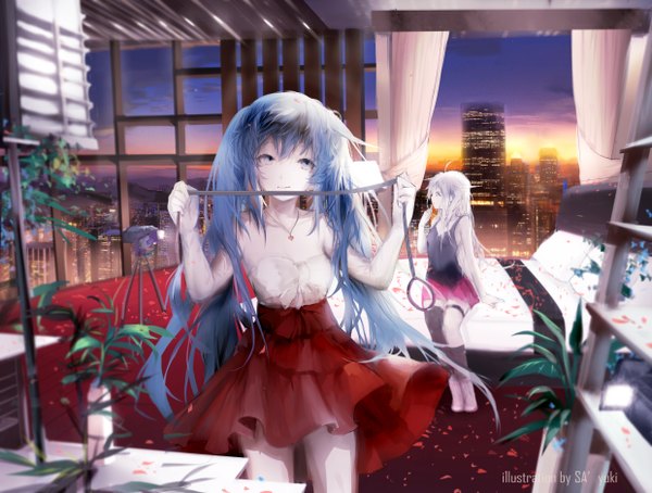 Anime picture 2480x1880 with vocaloid hatsune miku sa'yuki long hair fringe highres blue eyes smile sitting bare shoulders multiple girls blue hair looking away sky ahoge bent knee (knees) white hair indoors head tilt profile