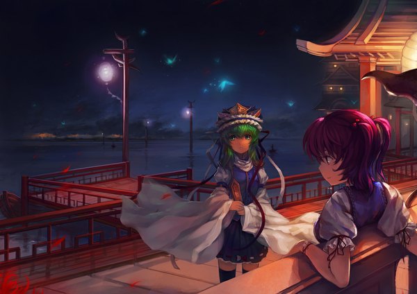 Anime picture 1000x707 with touhou onozuka komachi shikieiki yamaxanadu s.advent (artist) long hair fringe short hair smile standing holding green eyes looking away pink hair sky cloud (clouds) traditional clothes green hair night light thighhighs