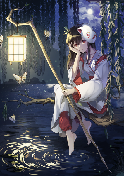 Anime picture 936x1324 with original kim eb single long hair tall image looking at viewer fringe black hair hair between eyes red eyes holding payot bent knee (knees) long sleeves traditional clothes japanese clothes barefoot night wide sleeves night sky