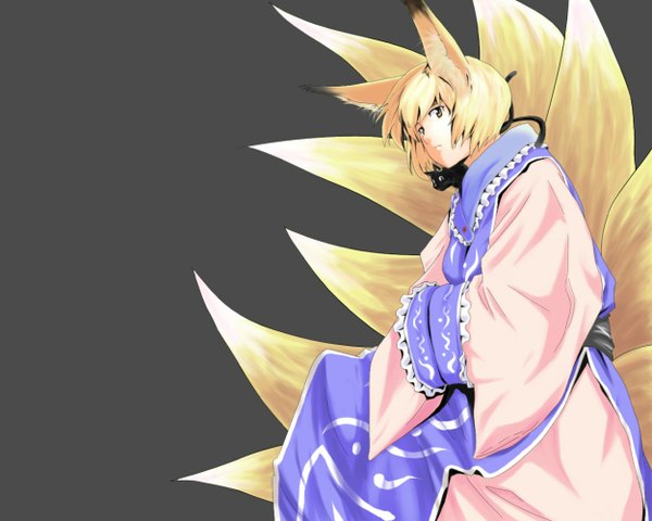 Anime picture 1250x1000 with touhou yakumo ran chen chen (cat) tenpura (tenpura621) blonde hair yellow eyes japanese clothes fox ears fox tail girl