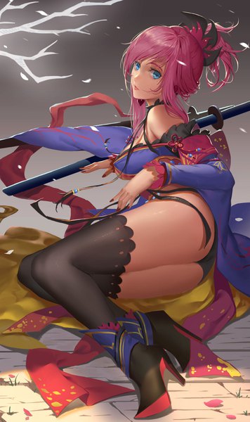 イラスト 2080x3508 と Fateシリーズ fate/grand order 宮本武蔵(fate) itoucon ソロ 長髪 長身像 カメラ目線 highres 青い目 light erotic ピンク髪 ポニーテール nail polish traditional clothes parted lips 和服 fingernails grey background ほくろ