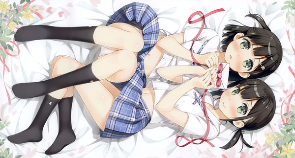 イラスト 4637x2500 と 5 nenme no houkago akemi (kantoku) himeru (kantoku) カントク カメラ目線 highres 短い髪 開いた口 light erotic 黒髪 笑顔 wide image multiple girls 緑の目 absurdres scan 仕事絵 :o サイドポニーテール open skirt