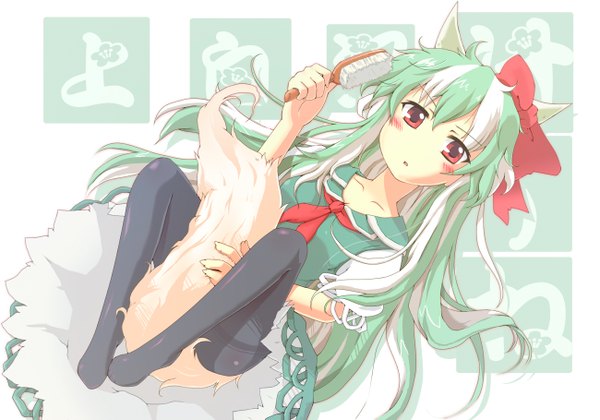 Anime picture 1300x910 with touhou kamishirasawa keine ex-keine nejime single long hair blush red eyes sitting tail multicolored hair horn (horns) two-tone hair streaked hair girl thighhighs bow black thighhighs comb