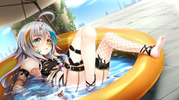 Anime picture 1136x640 with idolmaster idolmaster cinderella girls hoshi syoko tebukuro single long hair looking at viewer blush fringe highres light erotic hair between eyes wide image bare shoulders payot silver hair ahoge bent knee (knees) outdoors braid (braids)